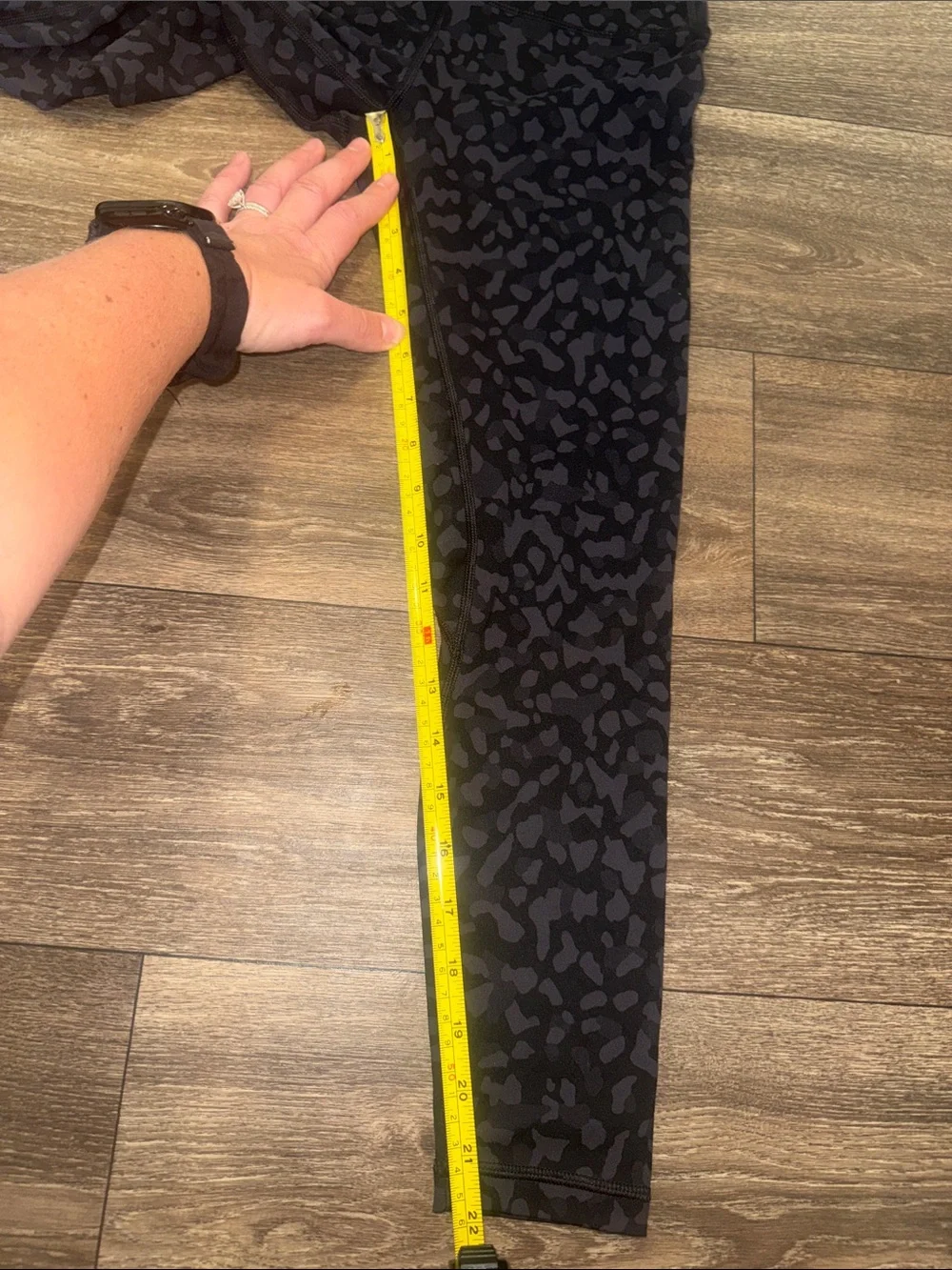 High-Waist Black Patterned Leggings - Picture 5 of 10